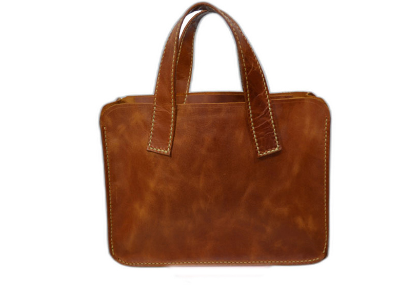 ტყავის საშუალო ზომის ჩანთა, მოდელი LB28